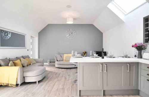 York House | Hoxne Cottages - Poppy Cottage with private hot tub