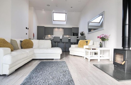 York House | Hoxne Cottages - Sunflower Cottage with private hot tub