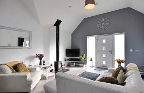 York House | Hoxne Cottages - Sunflower Cottage with private hot tub