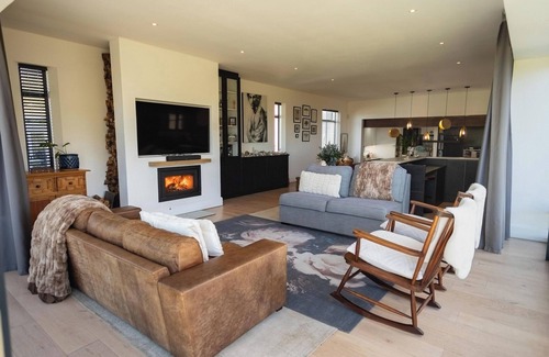 Eastcliff House | Hoy House - Tranquil Luxury at This Coastal Retreat