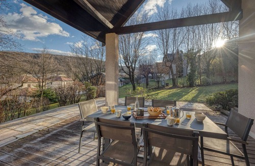 Seyssins House | #HP | La maison des Lilas 🫐| Large family house, sleeps 12, garden