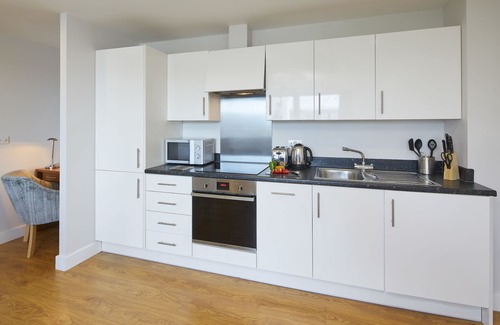 Rushmoor District Apartment | HQ Aparthotel Farnborough