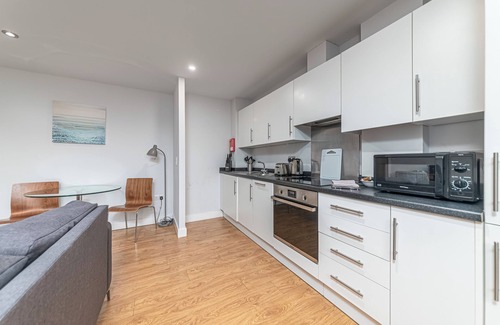 Rushmoor District Apartment | HQ Aparthotel Farnborough