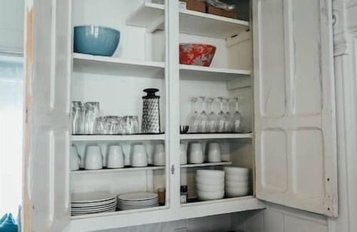 La Petite-Patrie Apartment | HRésidences: Cozy Heritage St André Apt Mtl