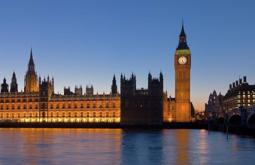 Askew Apartment | HR Bright, airy, Apartment, Hammersmith, Superb West London Location