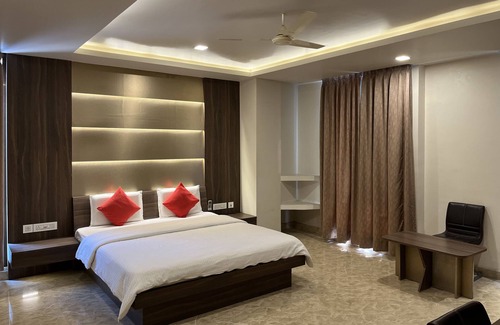 Chittoor Hotel | HSM Grand