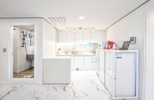 Yongsan-gu House | HT Tailored Service Urban Retreat Gym and Garden