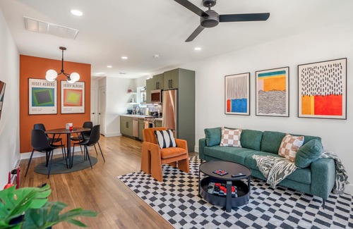 Greater East End Apartment | Htown Eclectic Funk Vibe Unit B