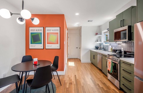 Greater East End Apartment | Htown Eclectic Funk Vibe Unit B