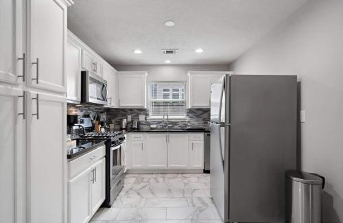 Bellaire House | Htown Escape Nr Med Center, Galleria, Nrg Games