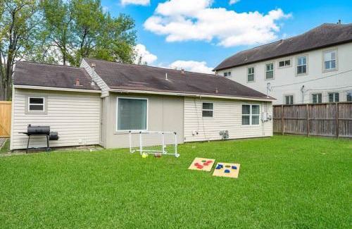 Bellaire House | Htown Escape Nr Med Center, Galleria, Nrg Games