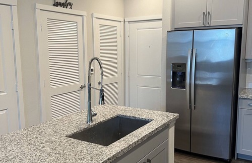 Spring Branch East Condo | HTX LUXURY APARTMENT