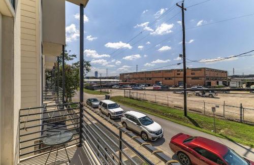Washington Ave./ Memorial Park House | HTX Skyline-View Luxe Home Sleeps 8 Midtown