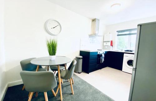 Anlaby Apartment | HU-Thirteen Apt Two- Sleeps 4