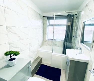 Anlaby Apartment | HU-Thirteen Apt Two- Sleeps 4