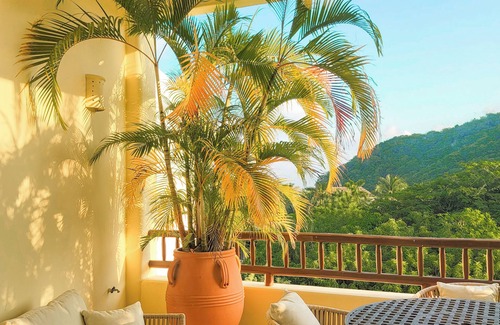 P Chahue Condo | Huatulco beauty in Chahue Bay. Large family condo with ocean and mountain views