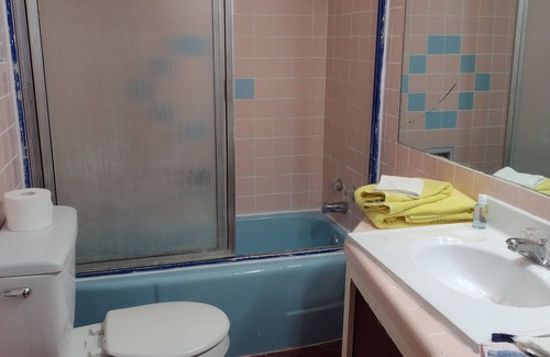 Limon Hotel | Hub City Inn