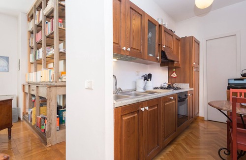 Rione XI Sant'Angelo Apartment | Hub of Rome Quiet and Safe