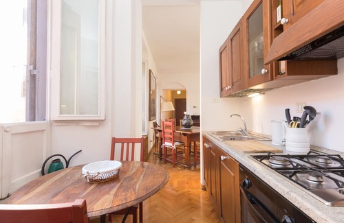Rione XI Sant'Angelo Apartment | Hub of Rome Quiet and Safe