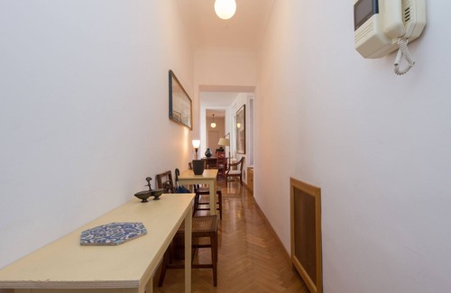 Rione XI Sant'Angelo Apartment | Hub of Rome Quiet and Safe