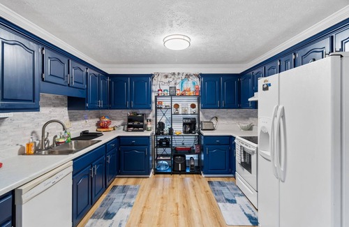 Fayetteville House | Hub of The Town - Home Away Vibes-king size Comfort ,10% off for Libra Season