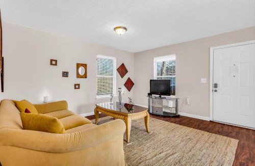 Pittsburgh House | Hubbard Hideaway