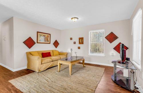 Pittsburgh House | Hubbard Hideaway