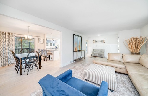 South Haven House | Hubbard House 3 /2 home 4 blks to Dyckman beach
