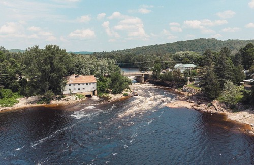 Amherst Ski Chalet | Hubble 15 Mins From Montremblant With Spa/lake