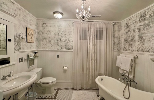 Aberdeen Bed & Breakfast | Hubble House Inn