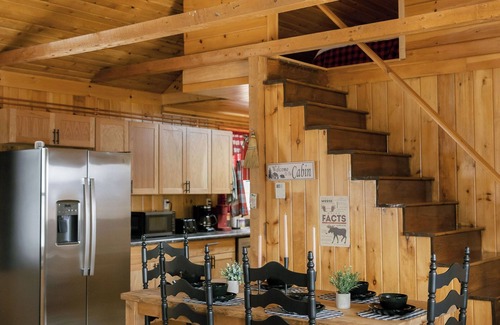 Phillips Cabin | Huck’s Hideaway – Near Rangeley Lakes & Trails