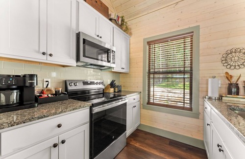 Branson House | Huck's Hollow | Hot Tub & Pools
