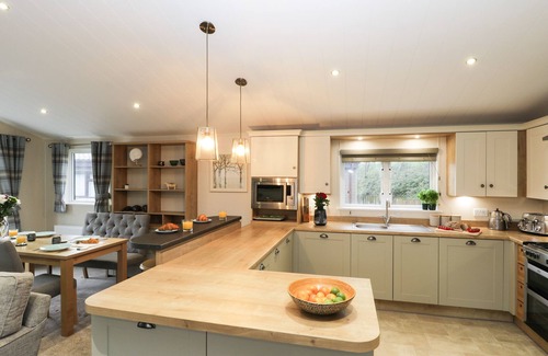 Runswick Bay Cottage | HUCKLEBERRY, pet friendly, country holiday cottage in Staithes