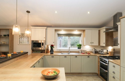 Runswick Bay Cottage | HUCKLEBERRY, pet friendly, country holiday cottage in Staithes
