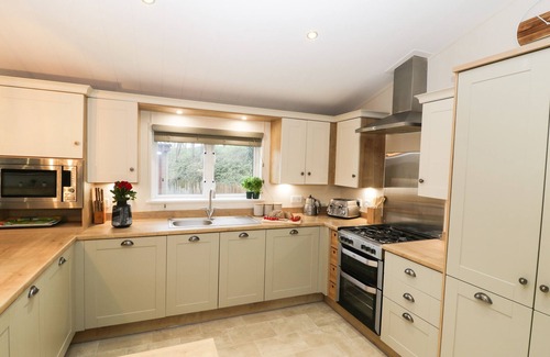 Runswick Bay Cottage | HUCKLEBERRY, pet friendly, country holiday cottage in Staithes
