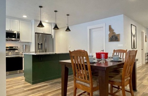 Wagon Wheel Apartment | Huckleberry Hideout .