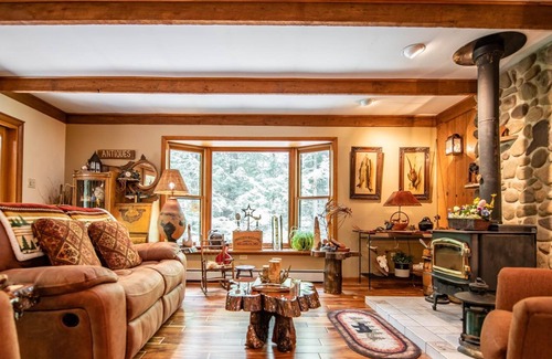 Eagles Mere Cottage | Huckleberry Hollow - Robin Real Estate