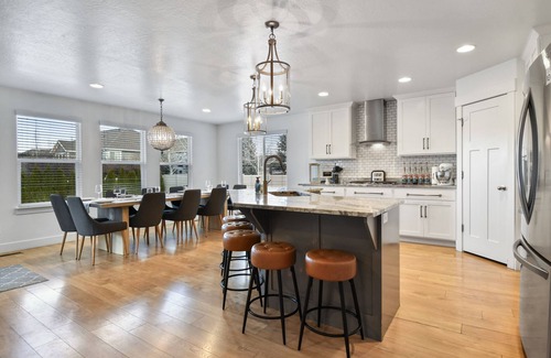 Heber House | Huckleberry Lane Stunner | 6br 4ba | Hot Tub | Game Room | RV Parking | Massage Chair