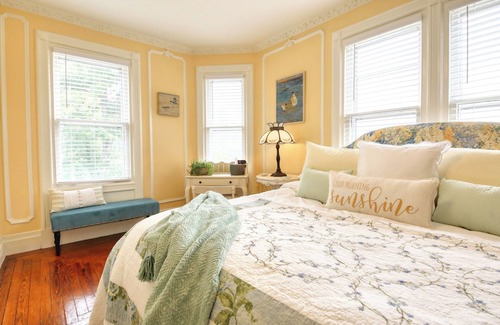 Toms River Bed & Breakfast | Huddy House Bed & Breakfast offers a charming escape to an era gone by