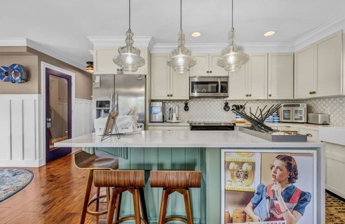 Hudson House | Hudson Gem Near Main St & Western Reserve