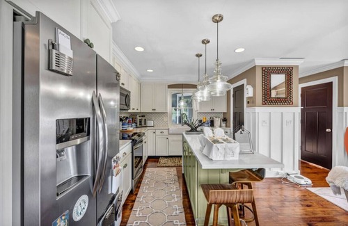 Hudson House | Hudson Gem Near Main St & Western Reserve