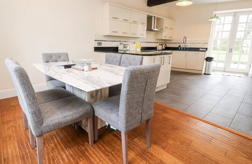 Lancaster Cottage | HUDSON, pet friendly, with a garden in Galgate