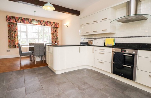 Lancaster Cottage | HUDSON, pet friendly, with a garden in Galgate