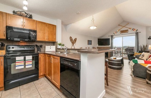 East Kootenay Apartment | Hudson Pointe | Top Floor | Pool | Hot Tub | Gym