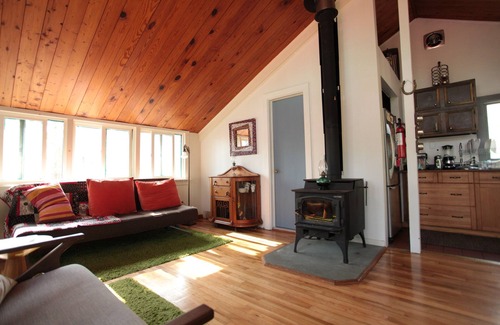 Kerhonkson Cabin | Hudson Valley Cabin near Minnewaska St Park & Mohonk Preserve, hiking & climbing
