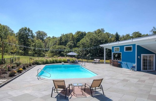 Gardiner House | Hudson Valley Extreme: Rock Climbing, Skydiving, and Wineries in the Gunks!