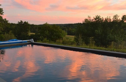 Craryville House | Hudson Valley GetAway: Great for Skiing, family holidays and summers by the pool