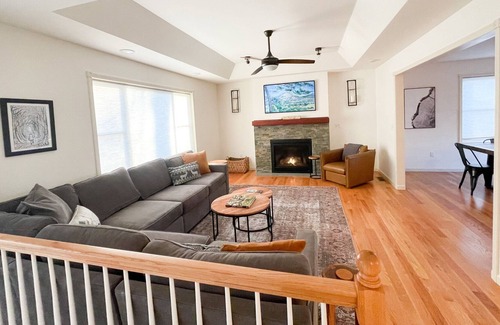 Ulster Park House | Hudson Valley Hideaway- near Red Maple Vineyard