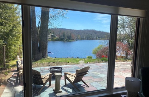 Putnam Valley House | Hudson Valley lake front home less than one hour from NYC