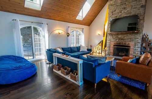 Town of Lloyd House | Hudson Valley Retreat with sweeping views